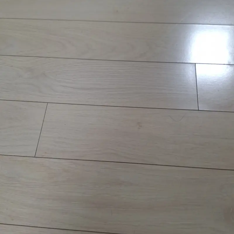 강화마루 이음새 메꿈 보수 완료