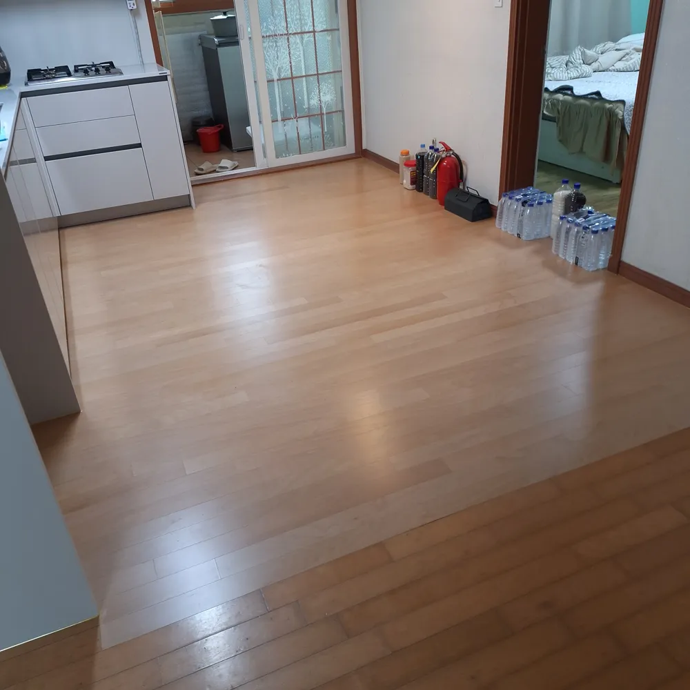 마루 보수 시작 전 방 바닥의 모습